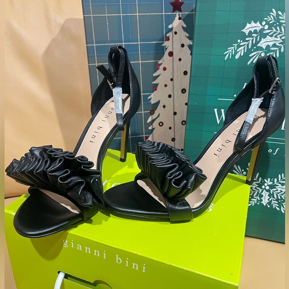 Gianni Bini Women’s Ankle Strap Heels